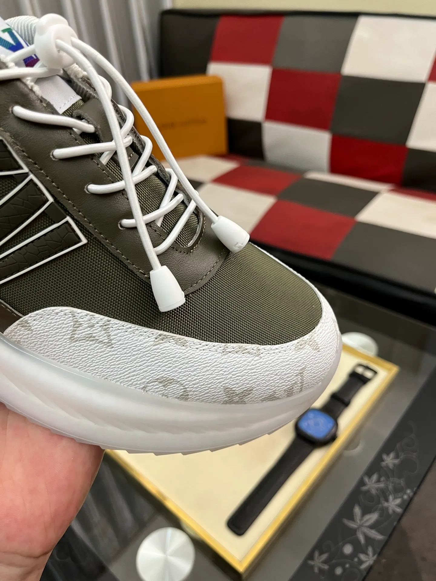 Men's shoes 💰458⌚️⌚️【LOUlS VUlTTON】Louis Vuitton ~ unique and casual style. LV counter purchasing 🏃casual shoes😍😍 are on sale at the men's counter at the same time. Italian imported brands select top-layer Italian cowhide. 🐑Sheepskin lining (refuses to discolor and grind feet) Sole: Original sole specially provided by the original factory 🎬Better in kind Code number: 38-444⃣️Color selection